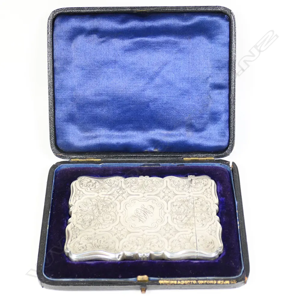 A Victorian silver card case in original box, Image 1++
