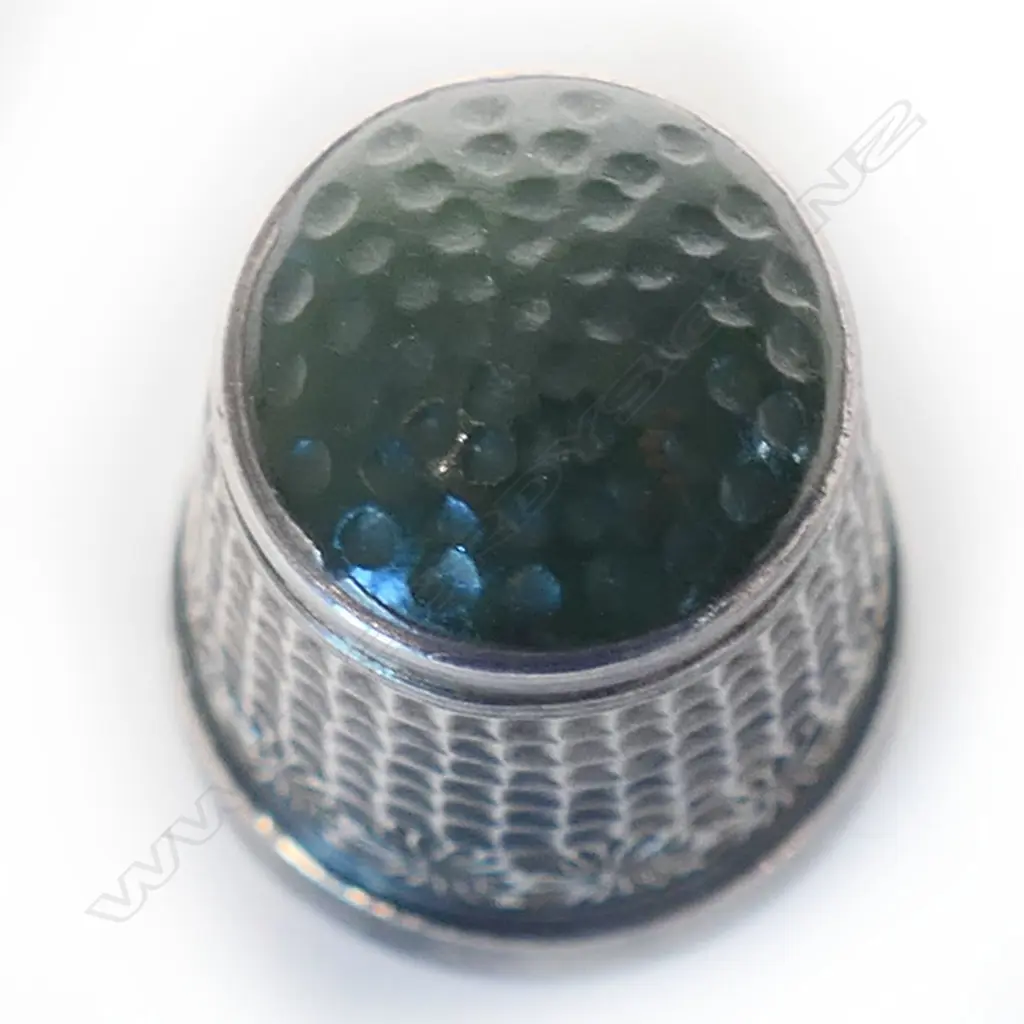 Joseph Swindell & Sons (Christchurch) silver and pounamu thimble, Image 1++