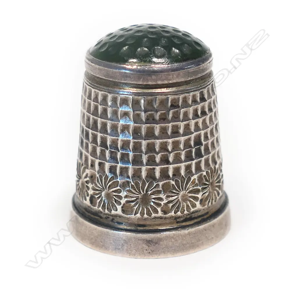 Joseph Swindell & Sons (Christchurch) silver and pounamu thimble, Image 1++