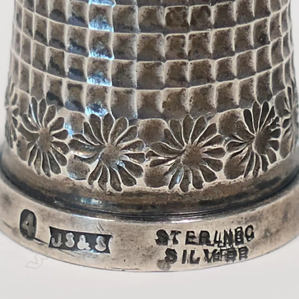 Joseph Swindell & Sons (Christchurch) silver and pounamu thimble, Image 1++