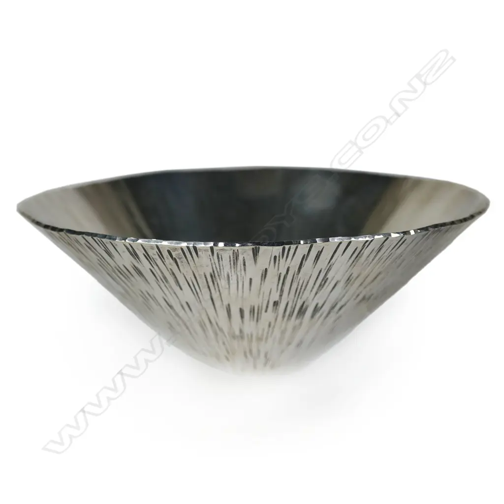 Nicola Roake (Christchurch New Zealand) handcrafted silver bowl, Image 1++
