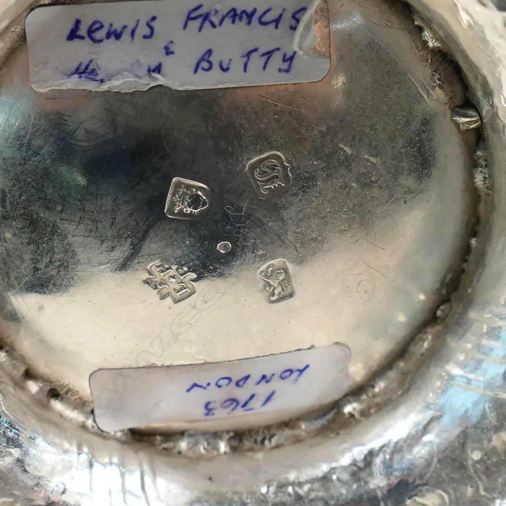 An early George III silver coffee pot, Image 1++