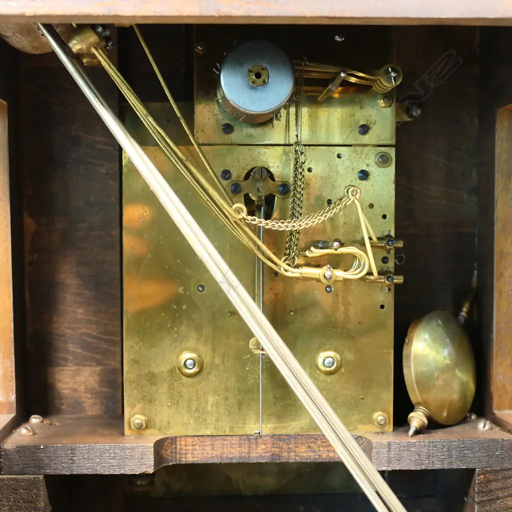A Victorian walnut framed bracket clock, Image 1++