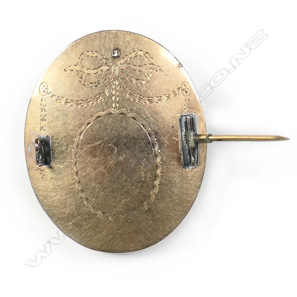 A c.1900 pounamu and 9ct rose gold large brooch, Image 1++