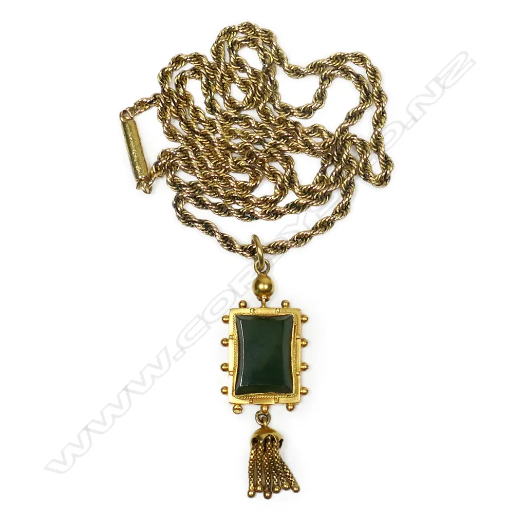 A 20ct gold and pounamu pendant, Image 1++