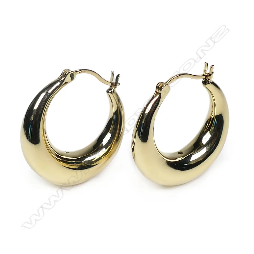 A pair of modern 18ct yellow gold crescent hoop earrings, Image 1++
