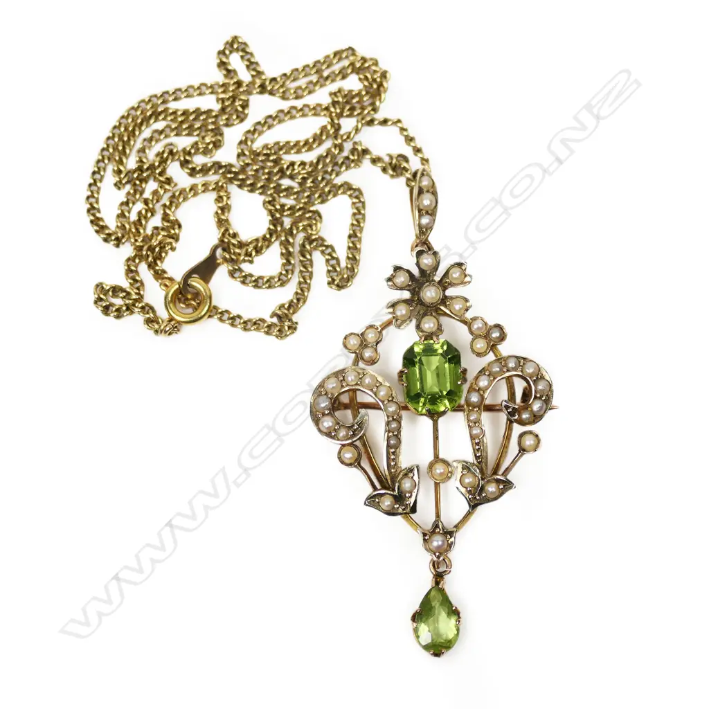 An Edwardian 9ct gold pearl and peridot pendant, Image 1++
