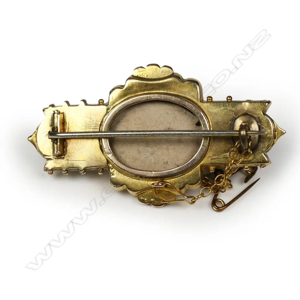 A Victorian 15ct gold diamond and sapphire brooch, Image 1++