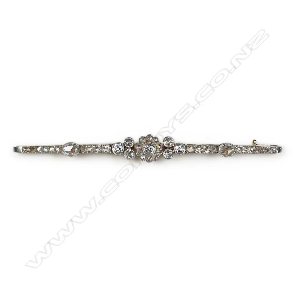 An antique gold and diamond bar brooch, Image 1++