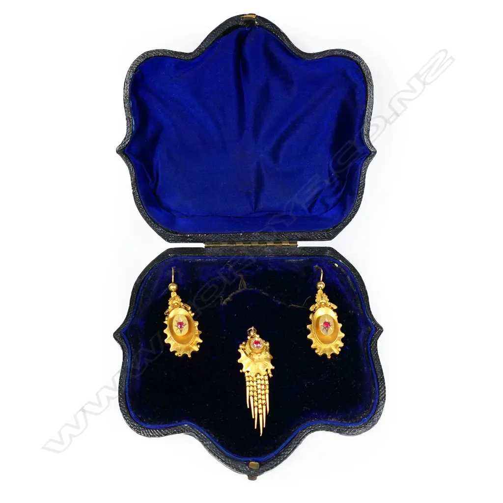 A Victorian 18ct gilded yellow gold demi-parure set, Image 1++