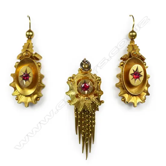 A Victorian 18ct gilded yellow gold demi-parure set,