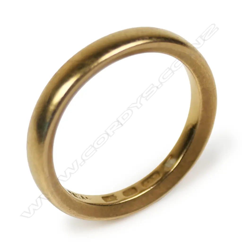 A 22ct yellow gold band ring, Image 1++