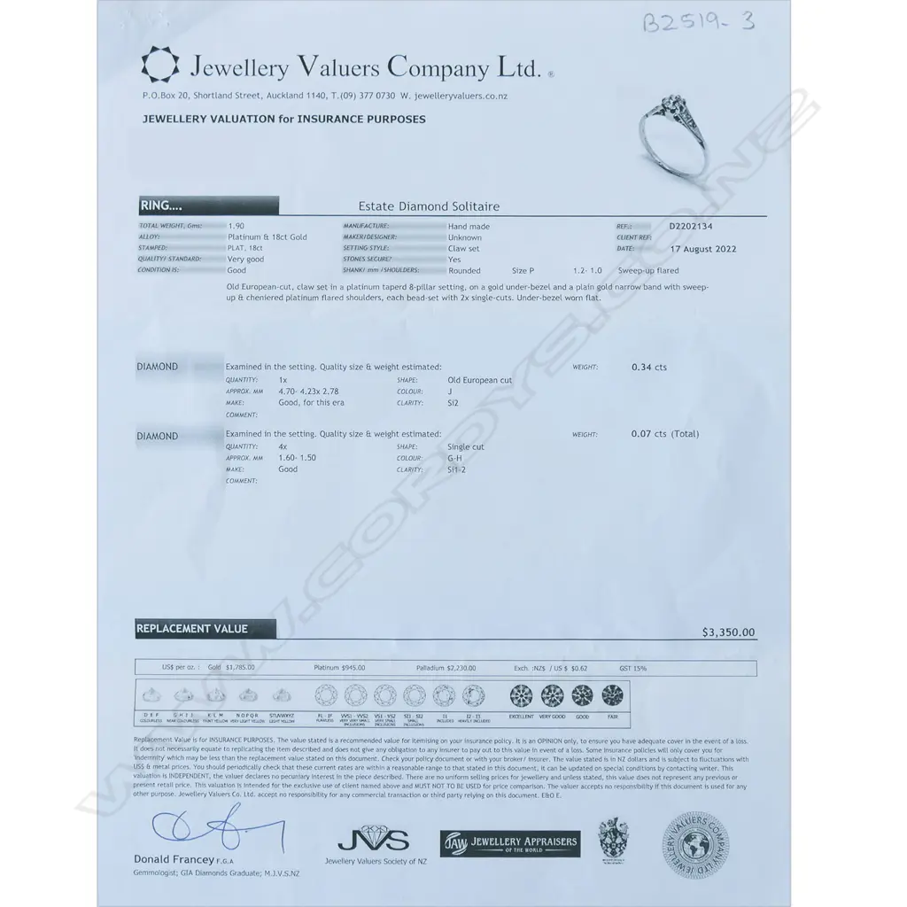 An estate 18ct gold and platinum diamond solitaire ring, Image 1++