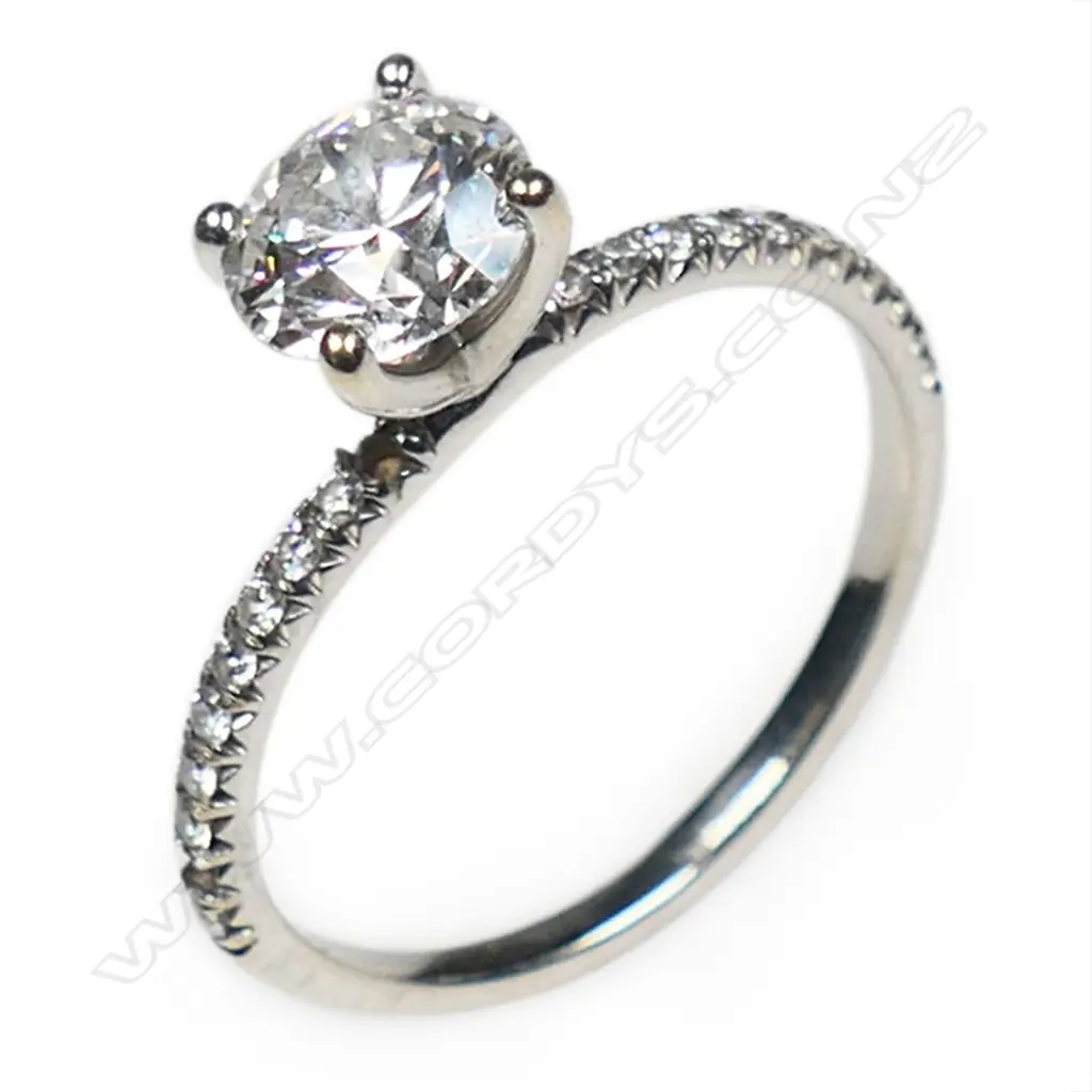 An 18ct white gold and diamond ring, Image 1++