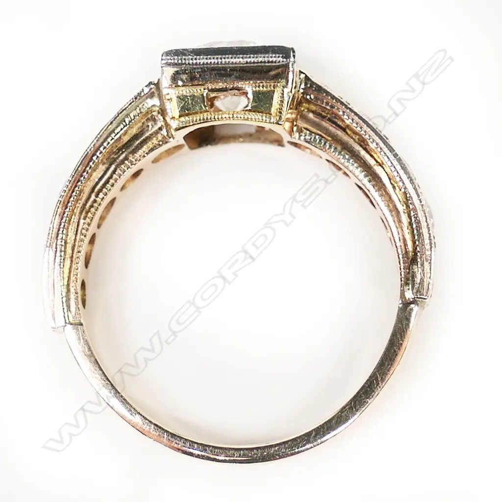 An estate 9ct pink gold and diamond ring, Image 1++