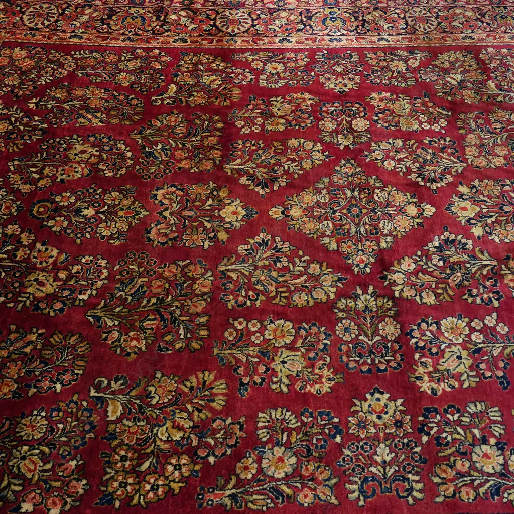 A large vintage hand-knotted Persian carpet, Image 1++