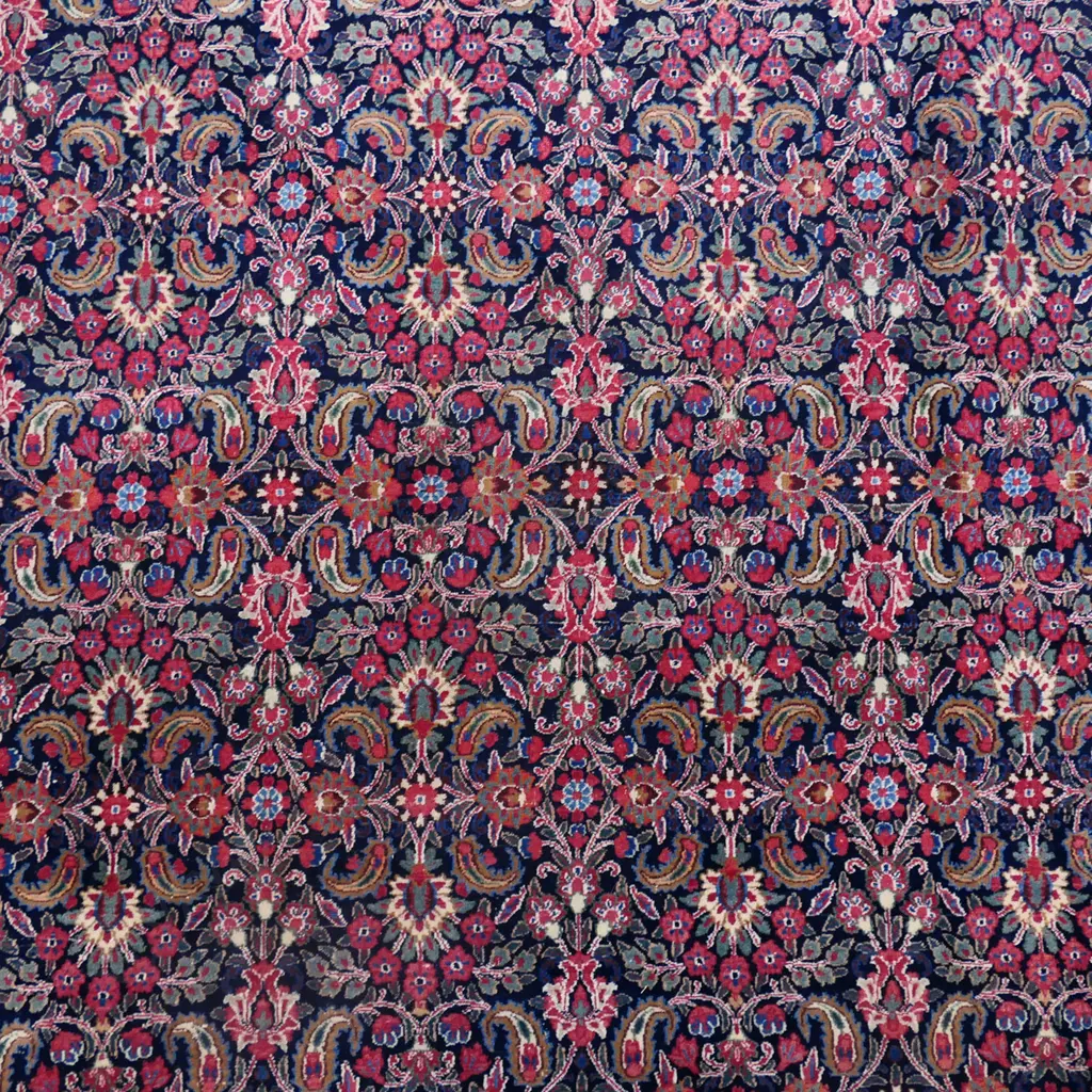 A large hand knotted Persian carpet, Image 1++