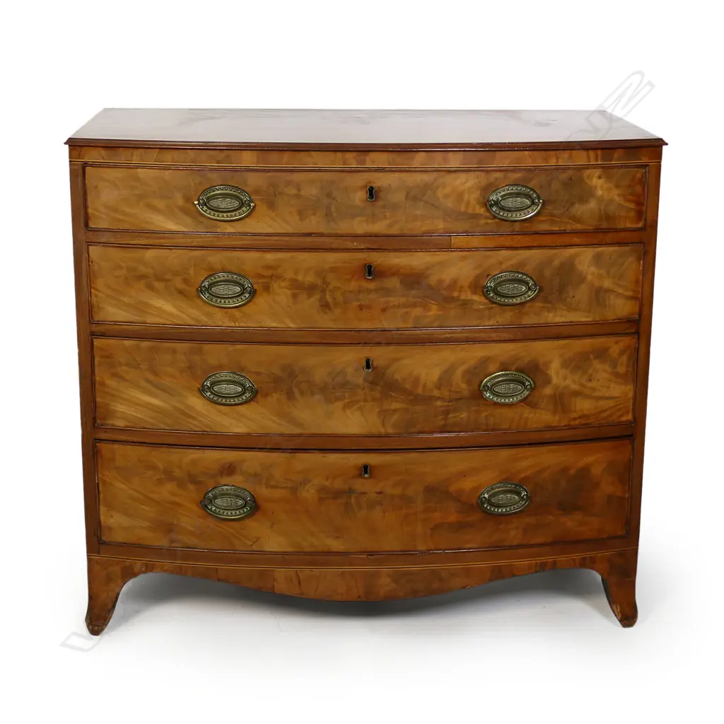 A Georgian mahogany bow-front chest of drawers, Image 1++