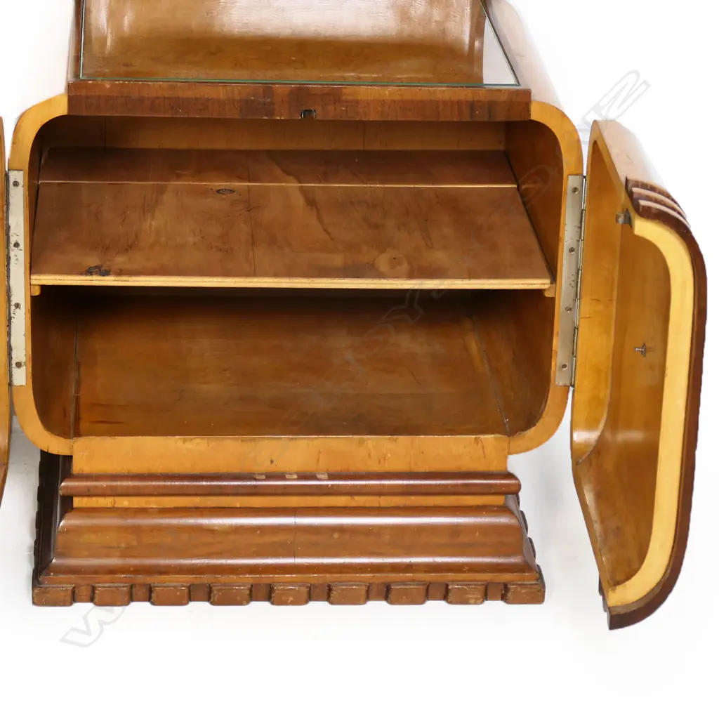 A pair of pale exotic timber Art Deco bedside cabinets, Image 1++