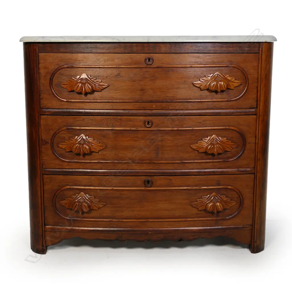 A French walnut commode, Image 1++