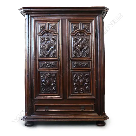 An early 19thC French armoire,