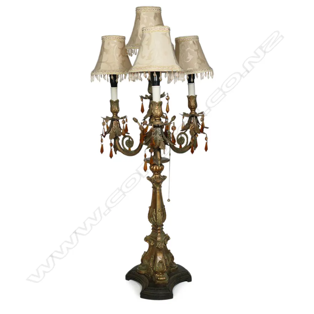 An antique style table lamp, Image 1++