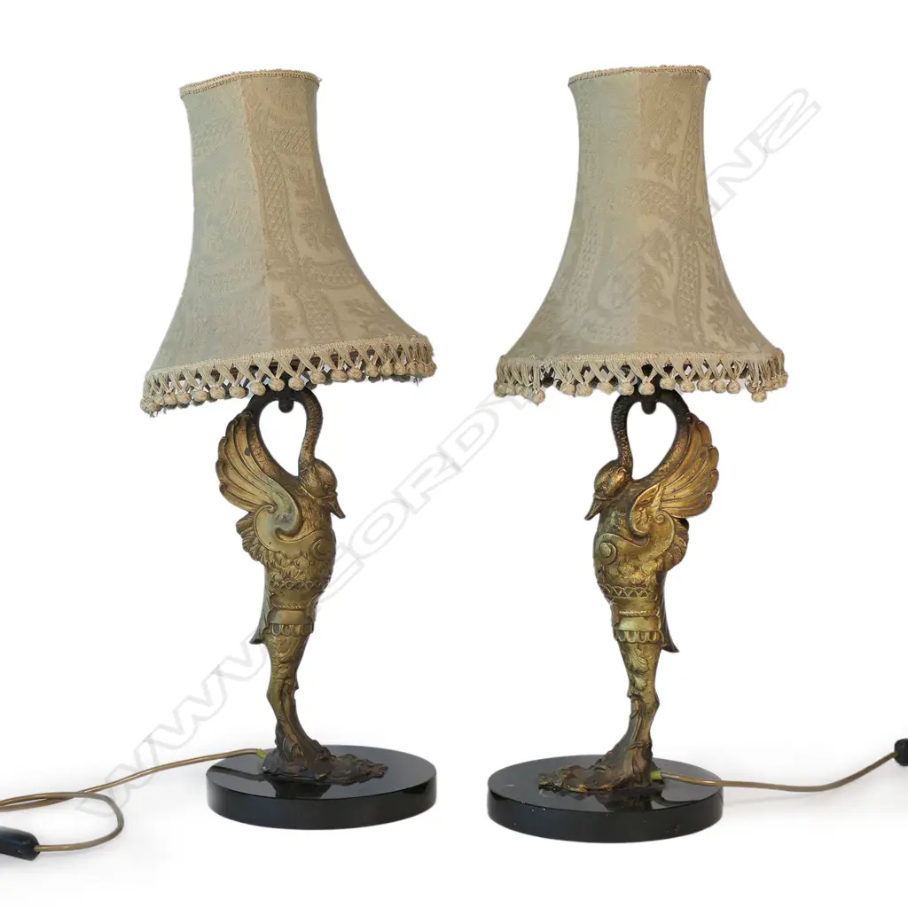 A pair of 19thC gilt metal stylised swan table lamps, Image 1++