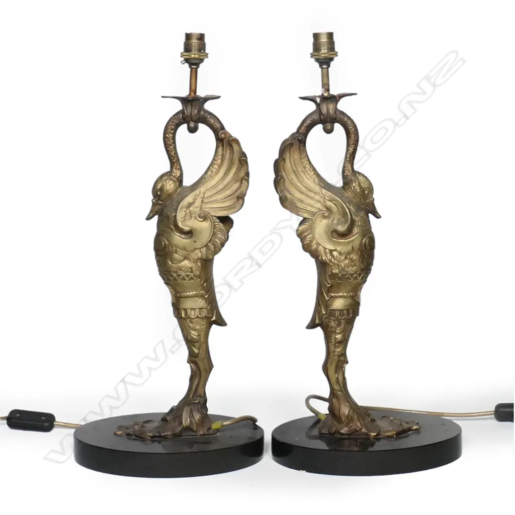 A pair of 19thC gilt metal stylised swan table lamps, Image 1++