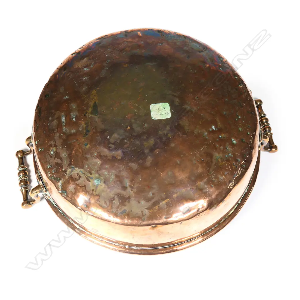 A Victorian copper two handled pan, Image 1++