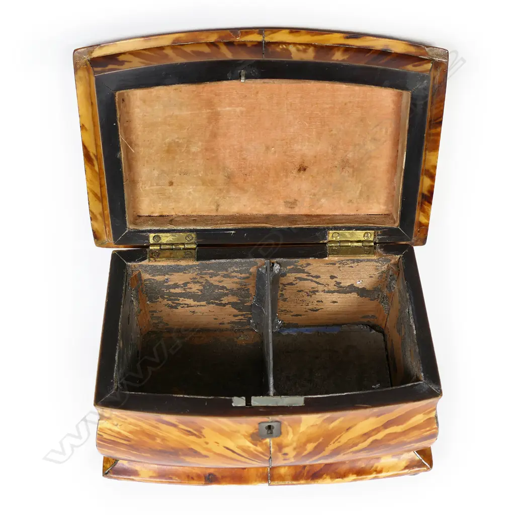 A George III tortoiseshell bombe tea caddy, Image 1++