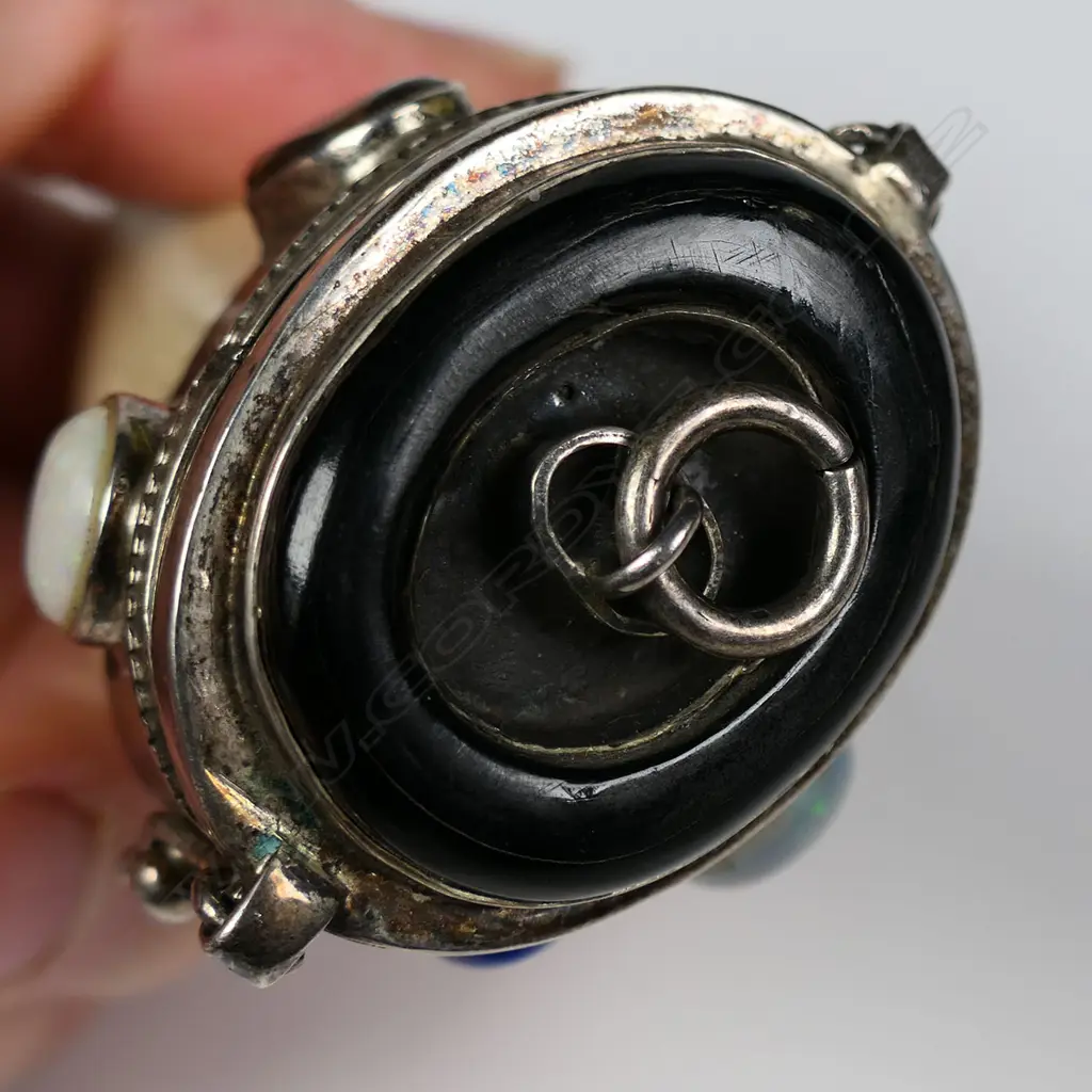 An old whales tooth pendant/mull, Image 1++