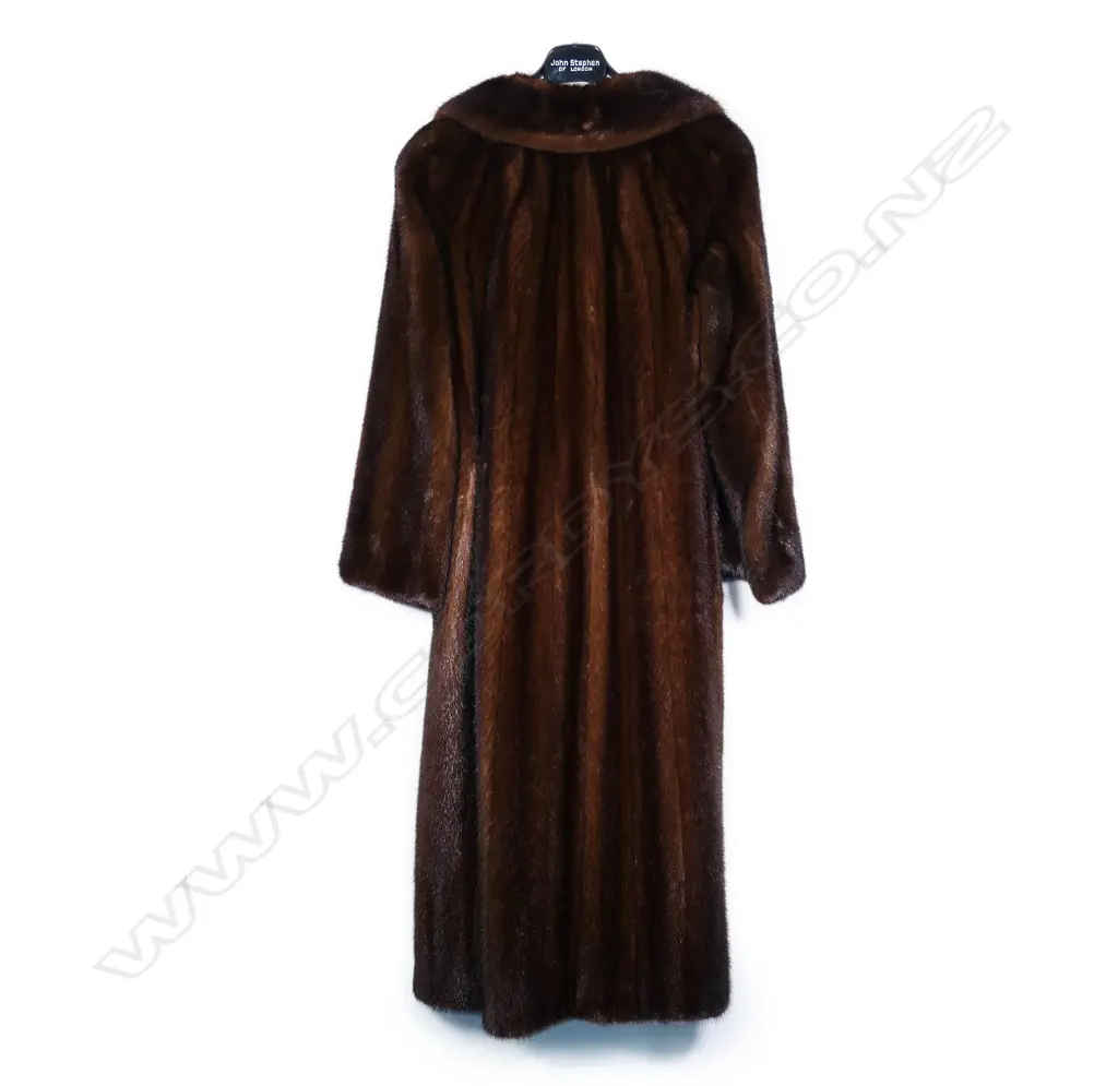 A full-length mink coat, Image 1++