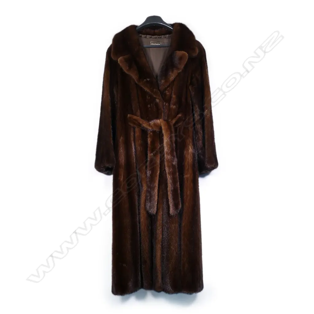 A full-length mink coat, Image 1++