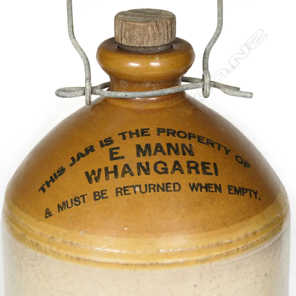 A vintage earthenware pictorial Rose Brand crock, Image 1++