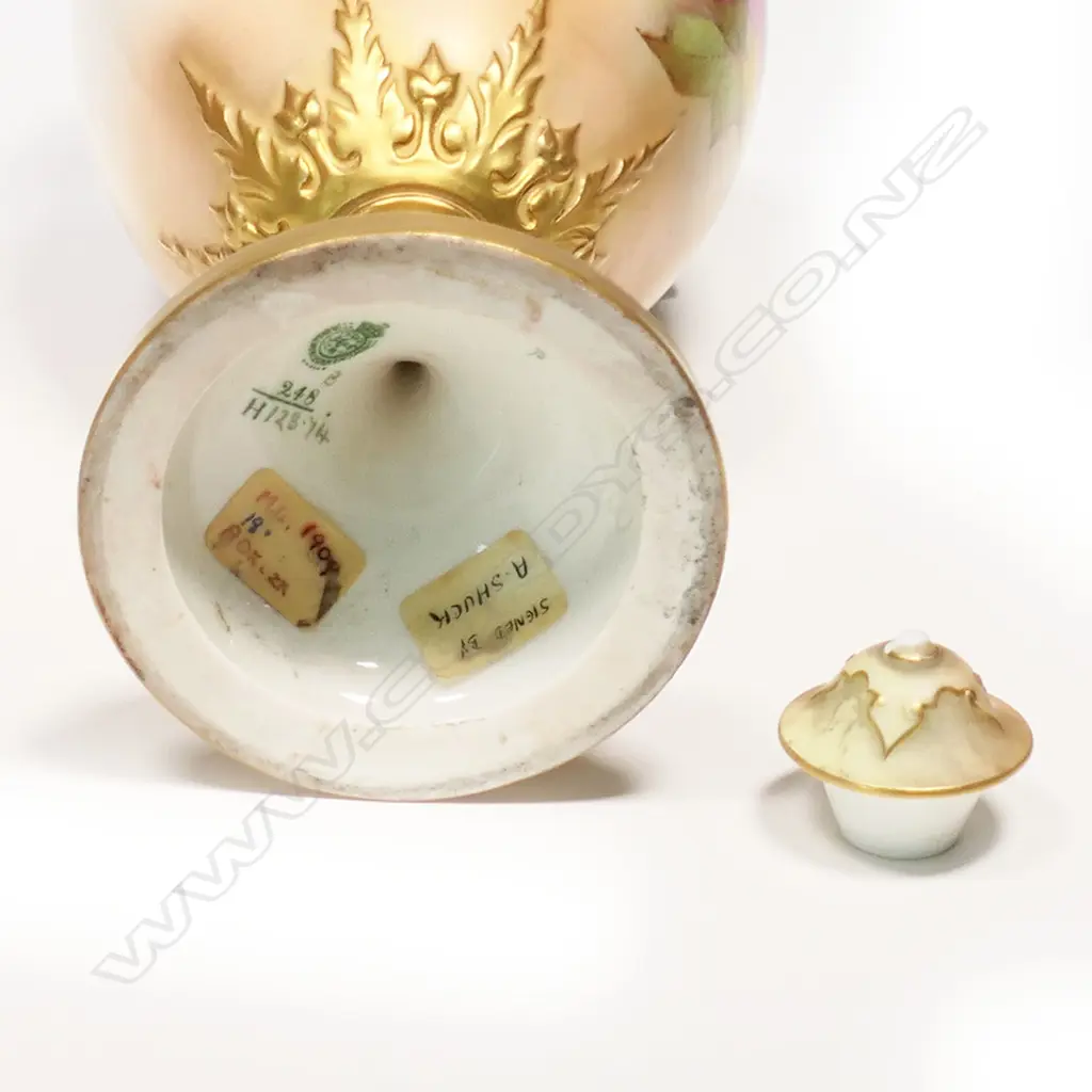 An Edwardian Royal Worcester roses painted ewer by Albert Shuck, Image 1++