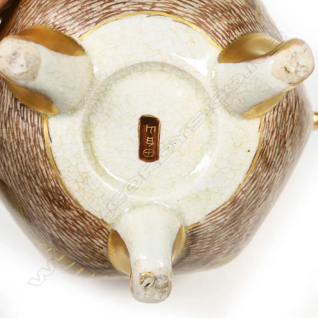 A Satsuma potpourri vase and cover, Image 1++