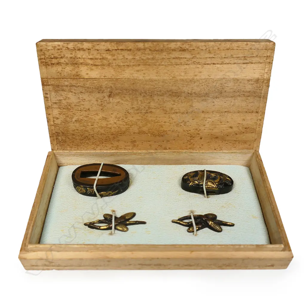 A set of four c1800 sword furniture fittings for a Samurai katana, Image 1++