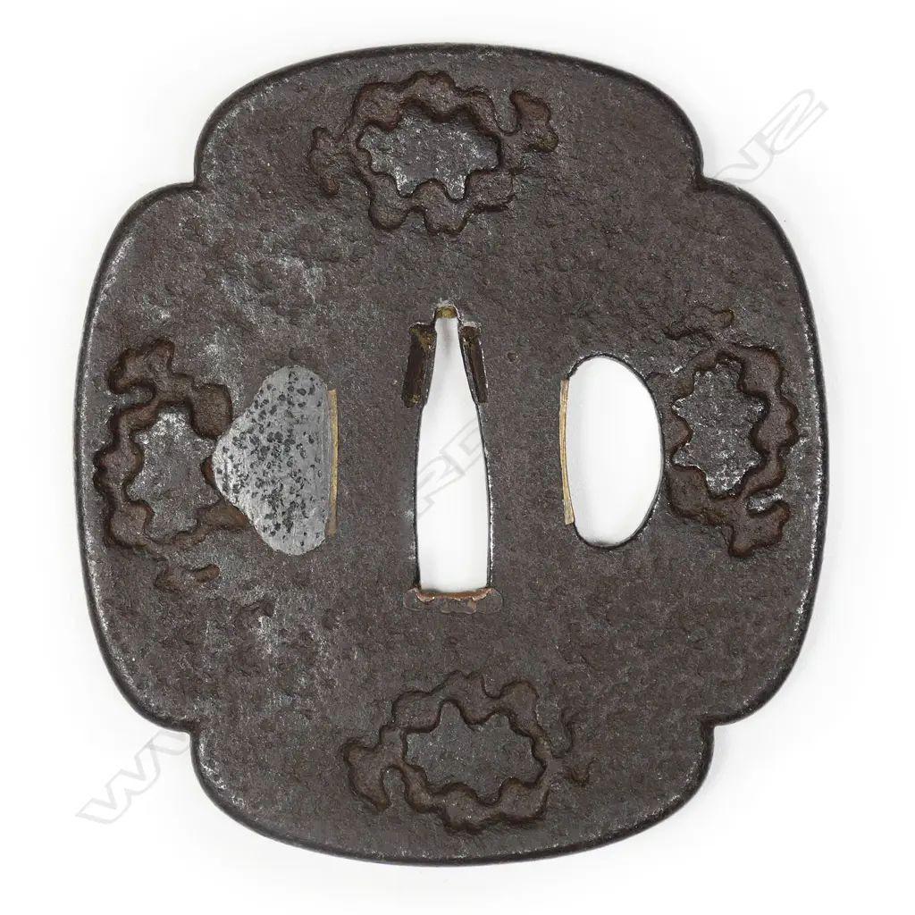 A 17thC early Edo period iron tsuba, Image 1++