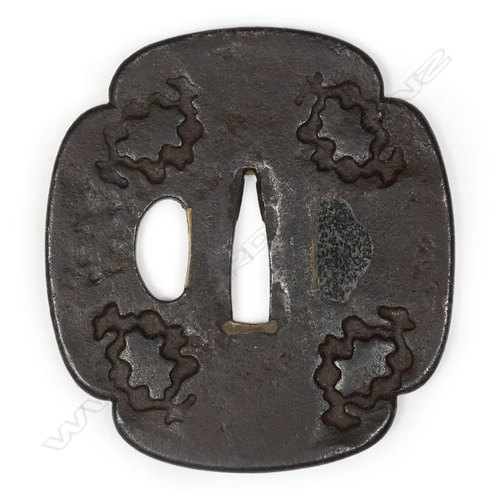 A 17thC early Edo period iron tsuba, Image 1++