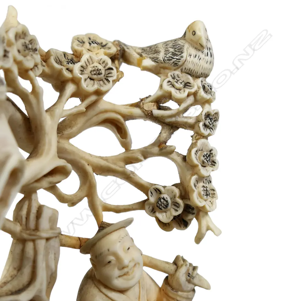 A pair of antique Chinese carved ivory figure groups, Image 1++