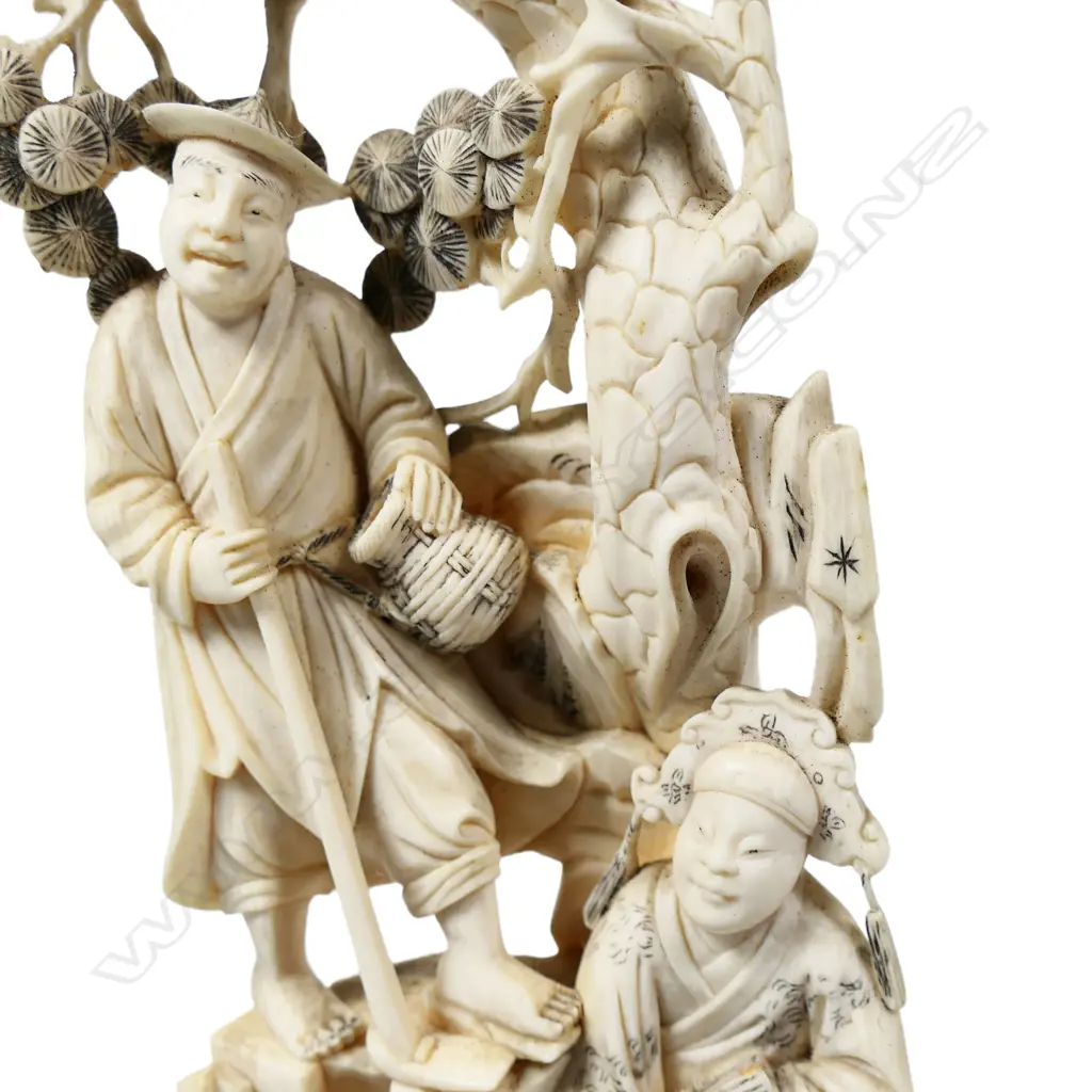 A pair of antique Chinese carved ivory figure groups, Image 1++