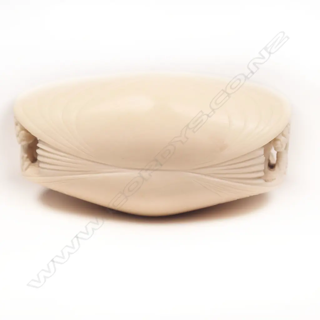 A carved ivory dream shell, Image 1++