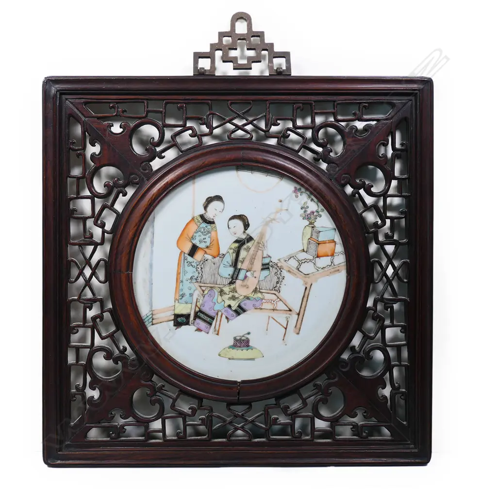 An old Chinese famille rose circular porcelain plaque, Image 1++