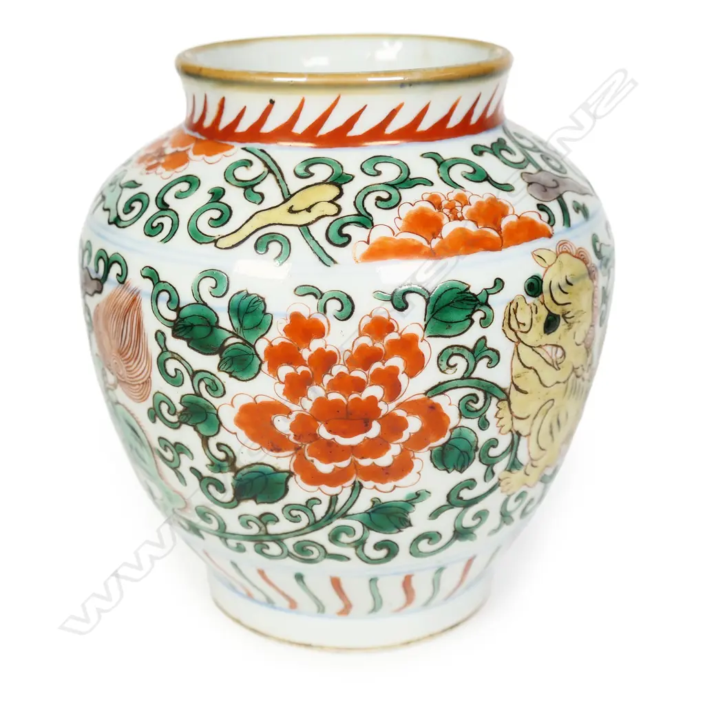 An old Chinese porcelain Wucai jar, Image 1++