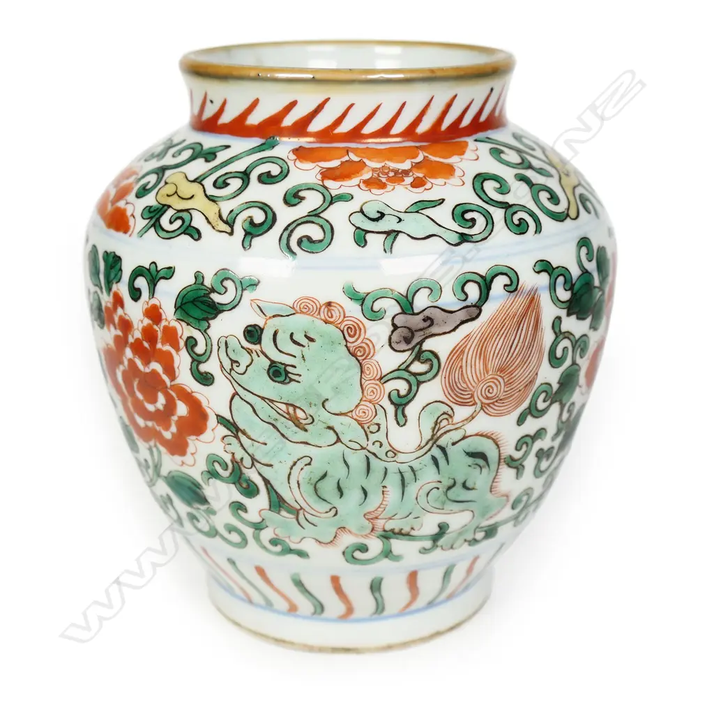 An old Chinese porcelain Wucai jar, Image 1++