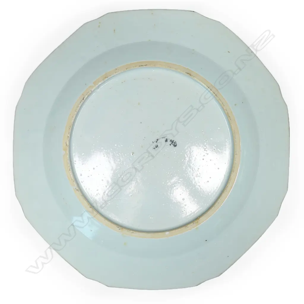 An 18thC Chinese export porcelain octagonal plate, Image 1++