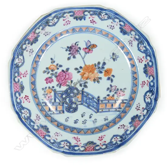 An 18thC Chinese export porcelain octagonal plate,