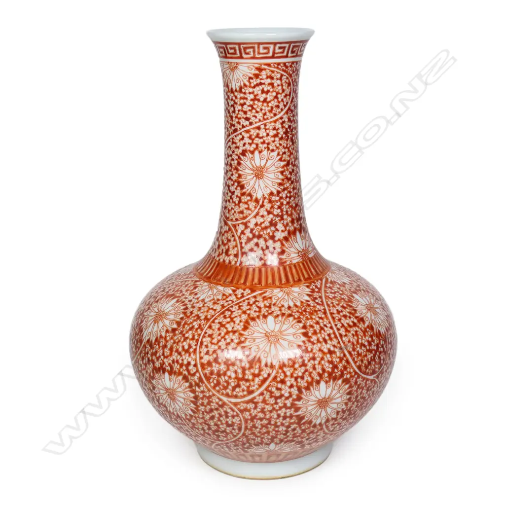 A Chinese porcelain iron red bottle vase, Image 1++