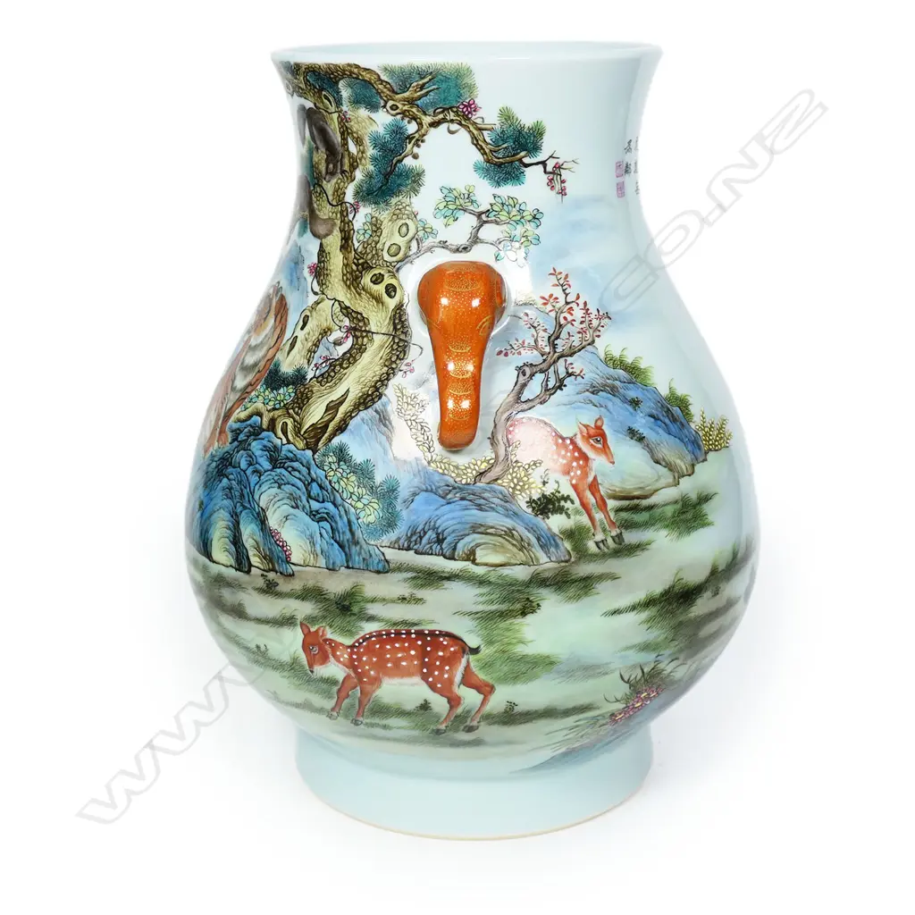 A Chinese porcelain polychrome vase, Image 1++