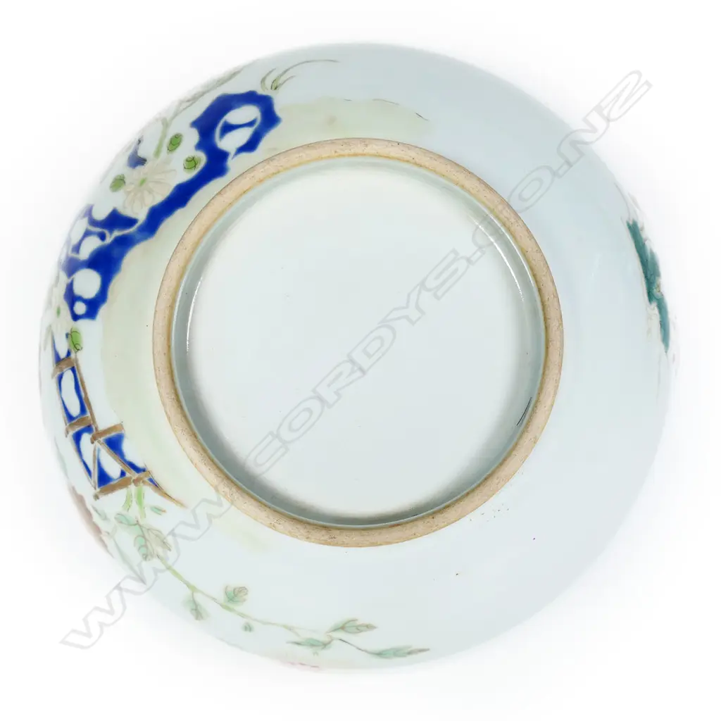 An old Chinese porcelain enamelled bowl, Image 1++